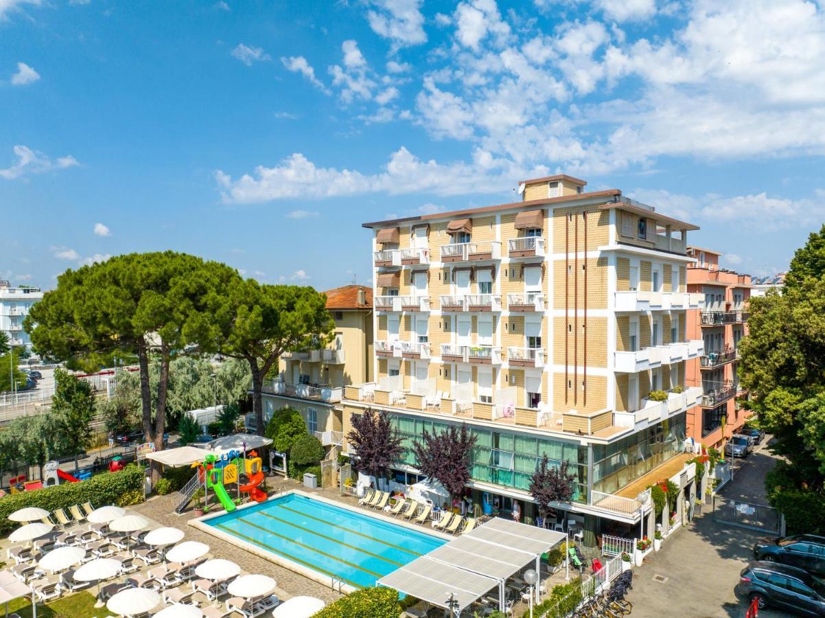 Lotus Hotel All Inclusive & Spiaggia Ріміні Екстер'єр фото