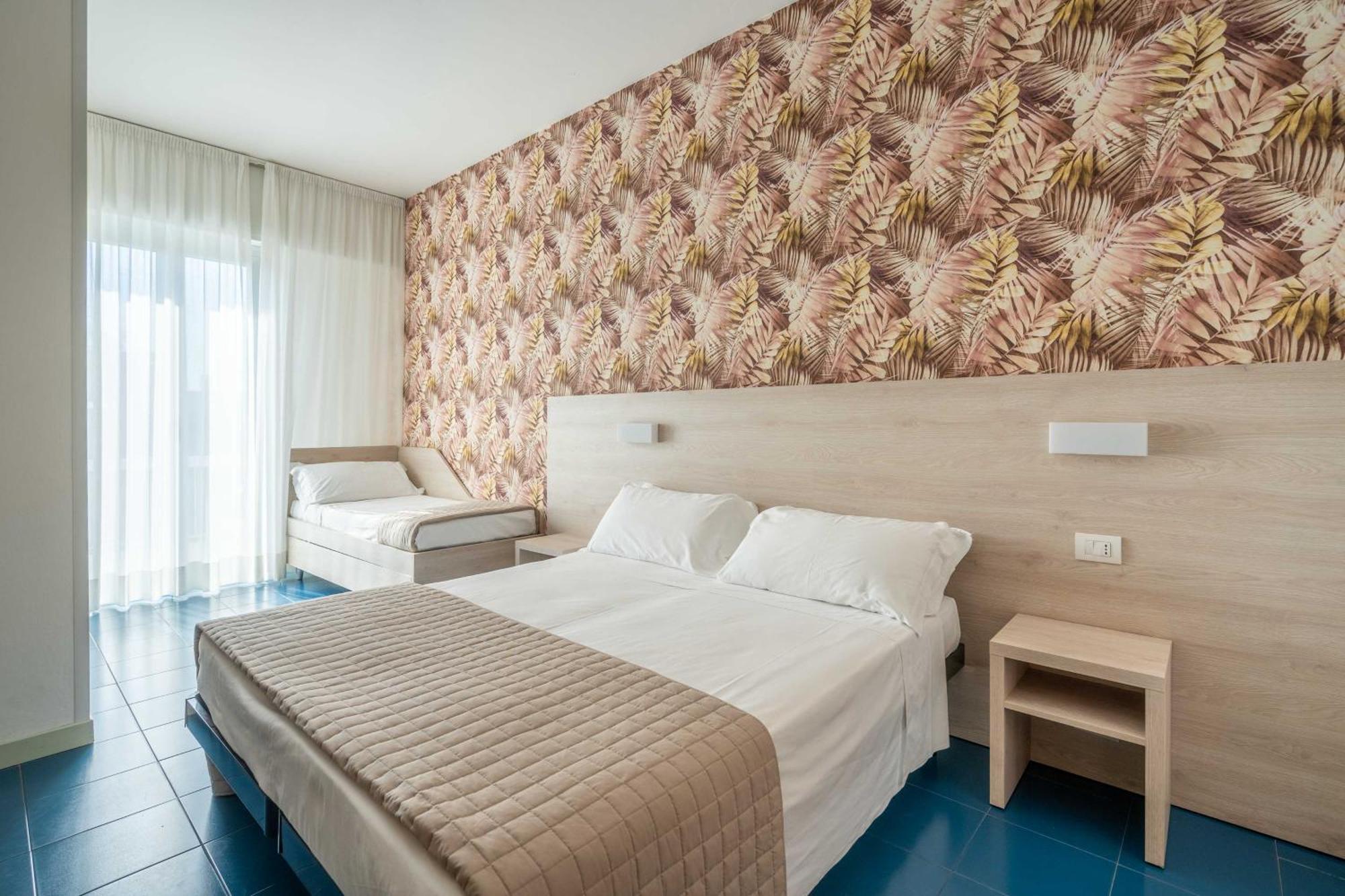 Lotus Hotel All Inclusive & Spiaggia Ріміні Екстер'єр фото