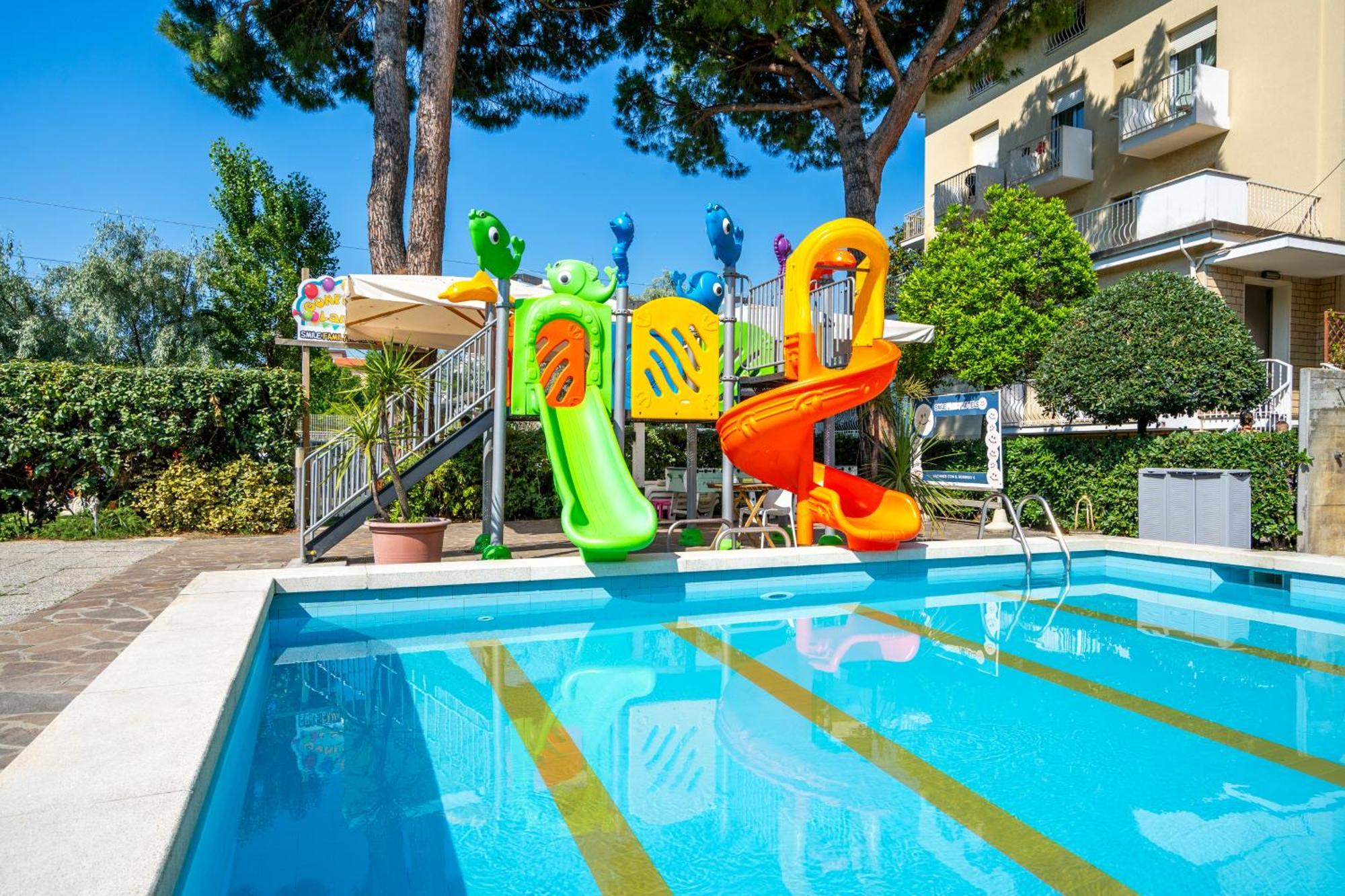 Lotus Hotel All Inclusive & Spiaggia Ріміні Екстер'єр фото