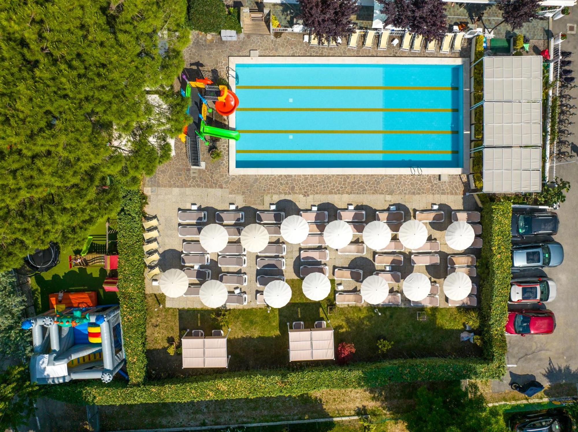 Lotus Hotel All Inclusive & Spiaggia Ріміні Екстер'єр фото