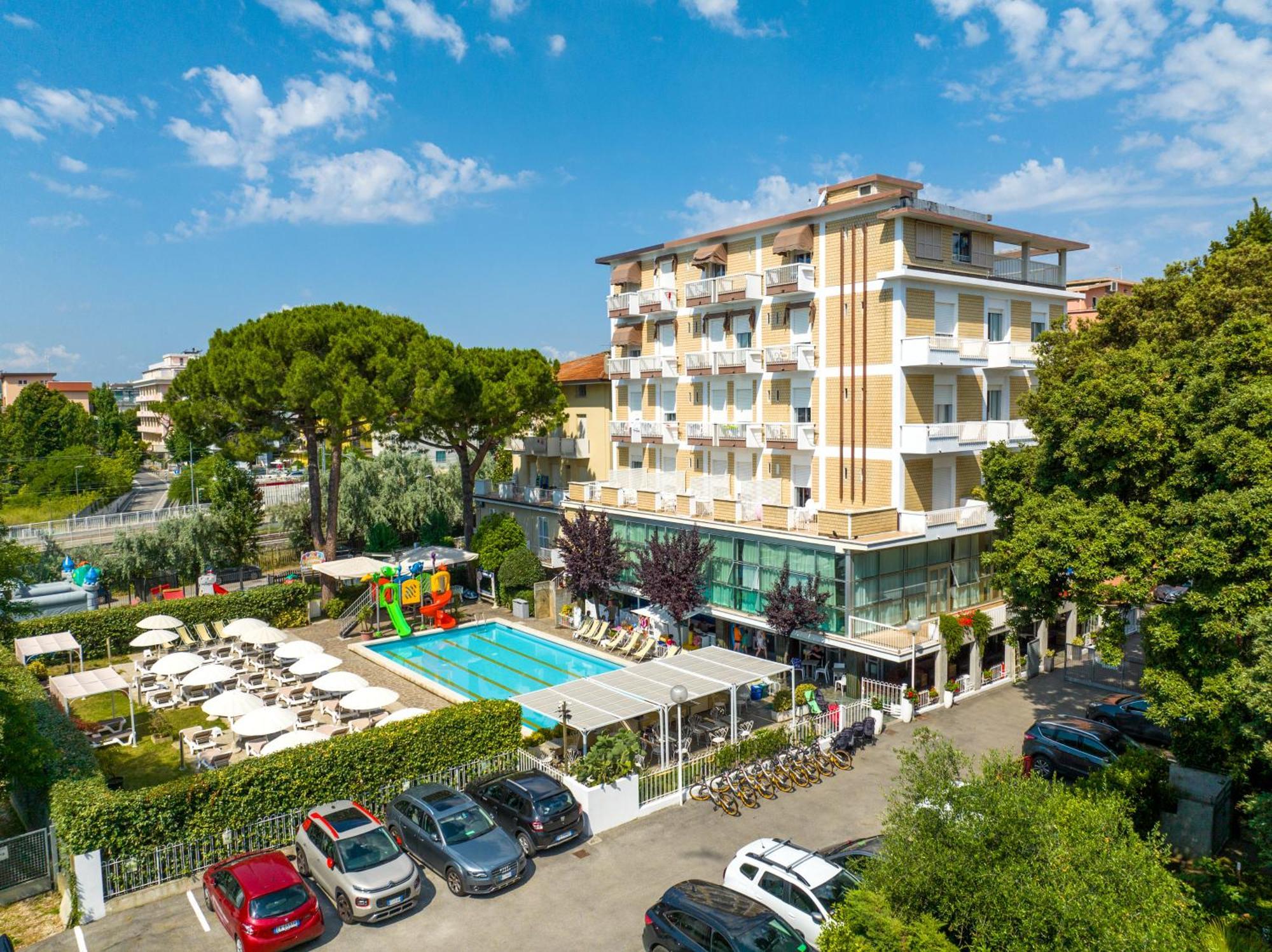 Lotus Hotel All Inclusive & Spiaggia Ріміні Екстер'єр фото