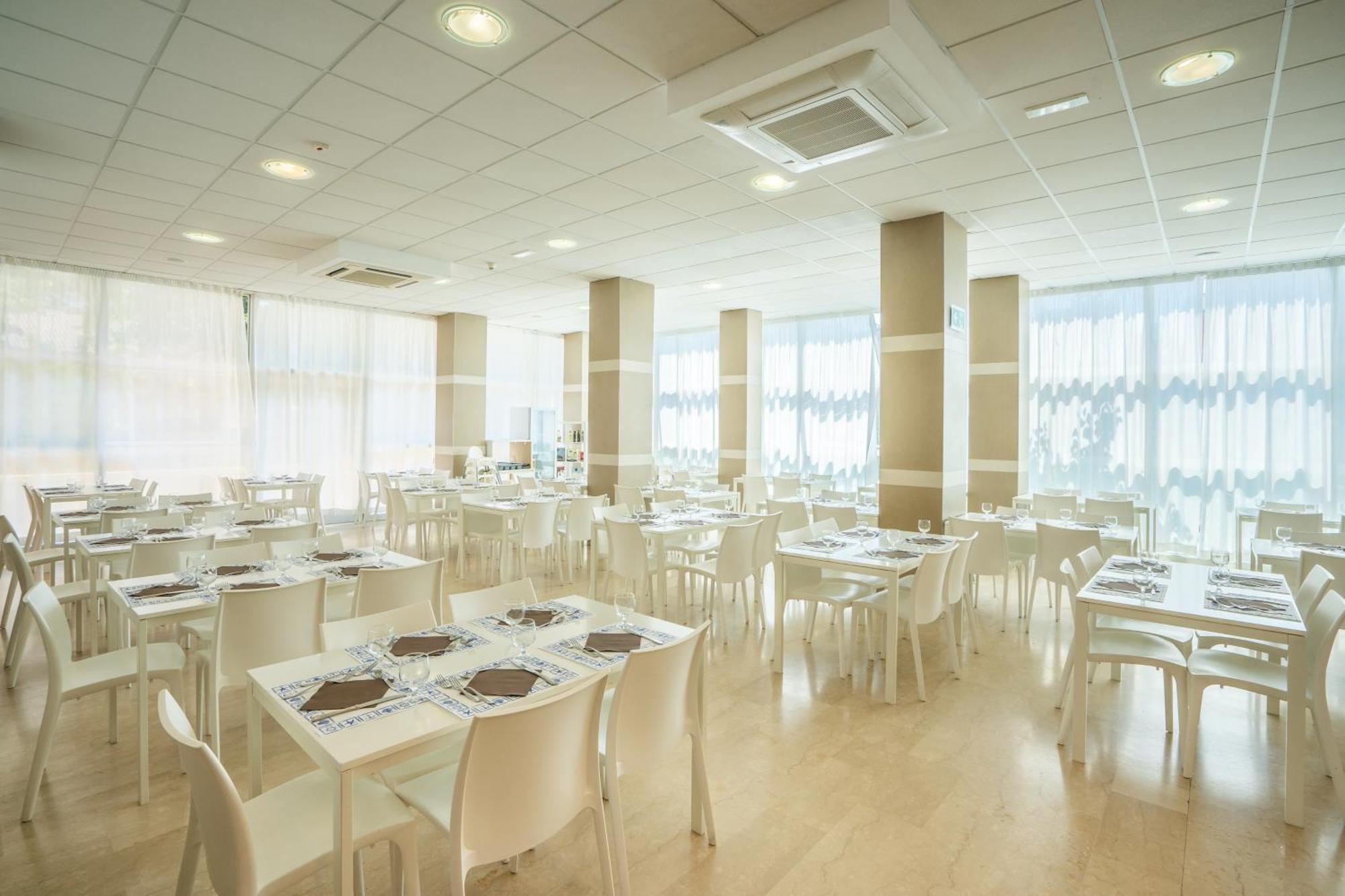 Lotus Hotel All Inclusive & Spiaggia Ріміні Екстер'єр фото