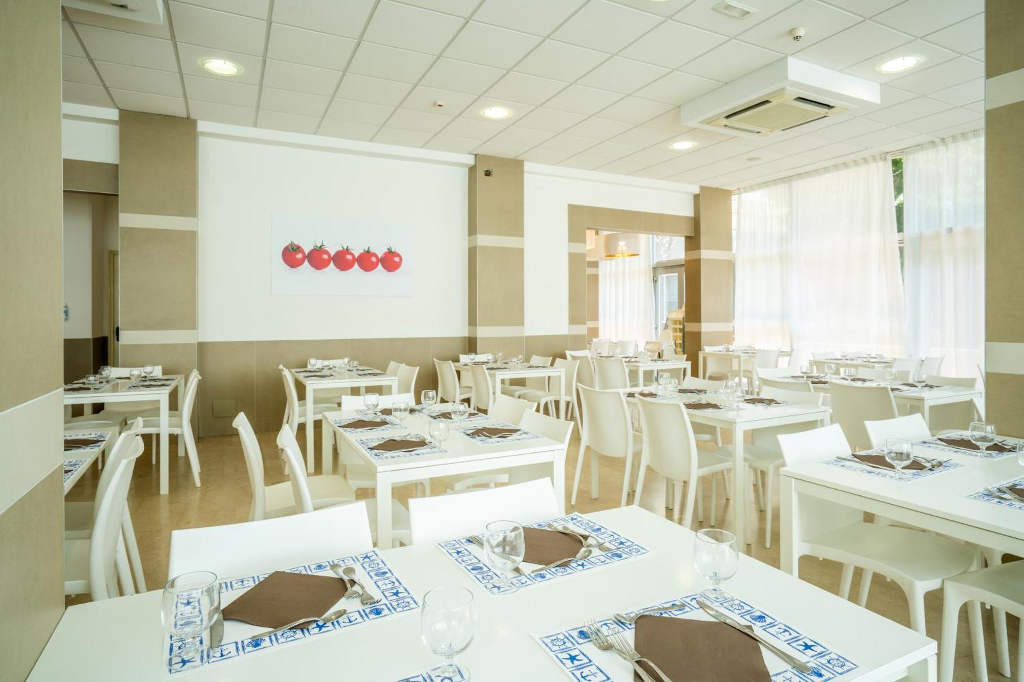 Lotus Hotel All Inclusive & Spiaggia Ріміні Екстер'єр фото
