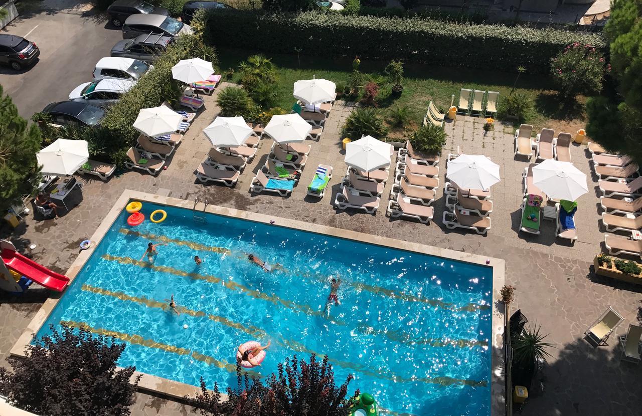 Lotus Hotel All Inclusive & Spiaggia Ріміні Екстер'єр фото